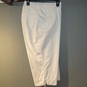 Women’s Izod khaki capris size 16